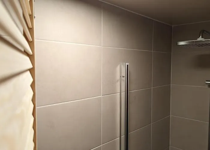 Crash'nstay - N° 9 캠프장 Sprang